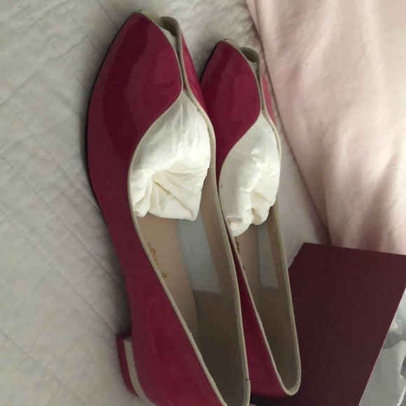 NEW hot pink patent Salvatore Ferragamo flats - Picture 3 of 4